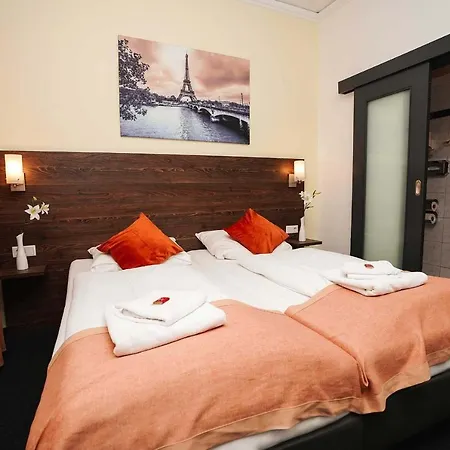 Little Paris Szálloda 3*