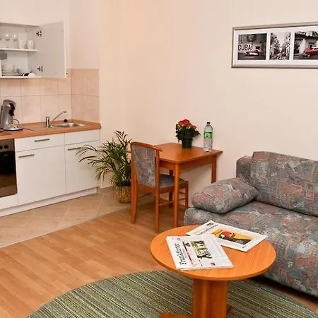 Little Paris Szálloda