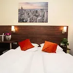Little Paris 3*