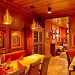 Little Paris 3*