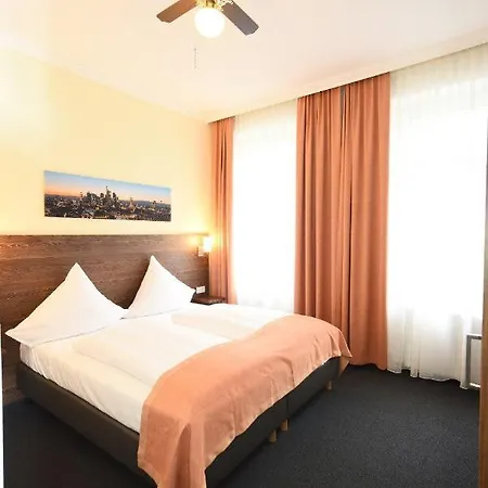 Little Paris 3* Франкфурт-на-Майне