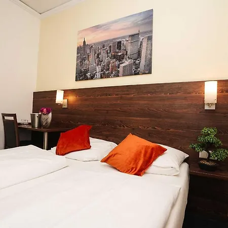 Little Paris Отель Франкфурт-на-Майне