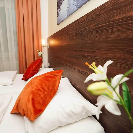 Отель Little Paris Франкфурт-на-Майне