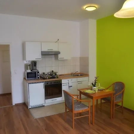 Отель Little Paris Франкфурт-на-Майне