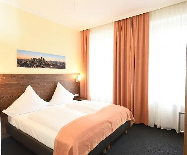 Little Paris 3* Frankfurt nad Mohanem