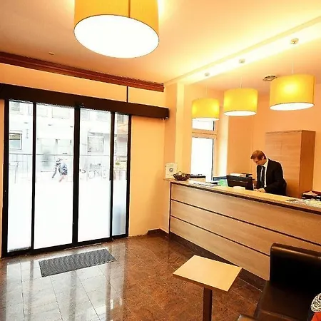 Little Paris Hotel Frankfurt nad Mohanem