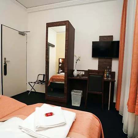 Little Paris 3*