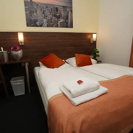 Little Paris 3*