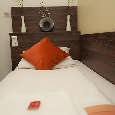 Little Paris Hotel 3*