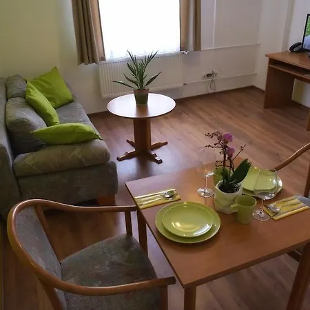 Little Paris Hotel Frankfurt nad Menem